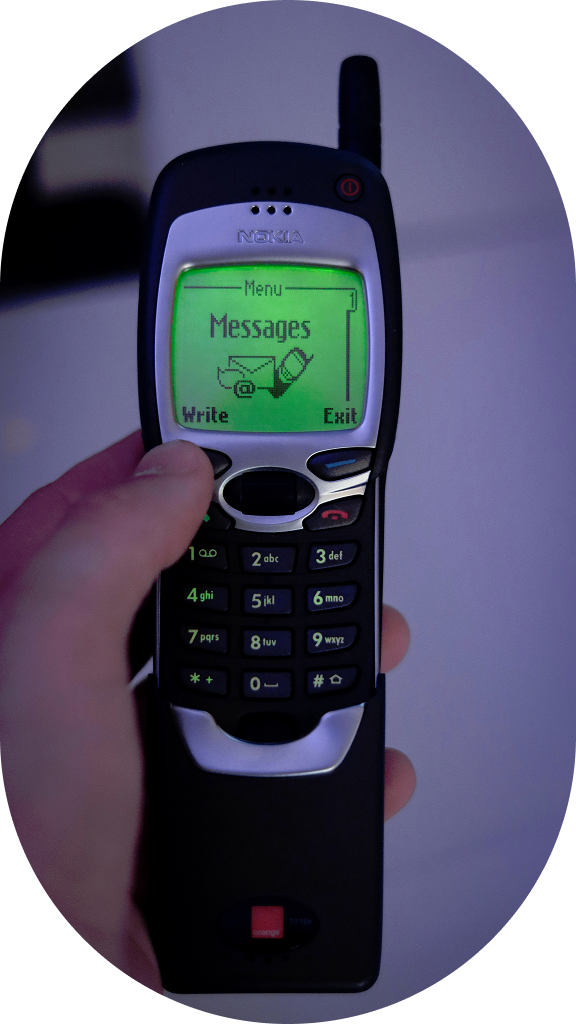 Zdjęcie starego telefonu komórkowego